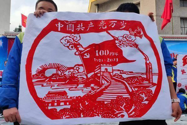 警察战僵尸无敌版